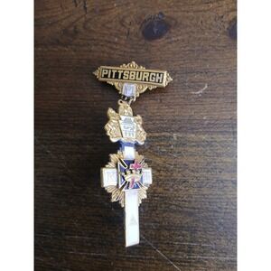 NEEDS REPAIRED Pittsburgh No 1 Masonic Knights Templar Medal Pin Gold Enamel